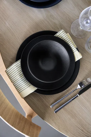Terra ruokalautanen - Musta kivitavara, Ø26,5 cm - Scandi Living