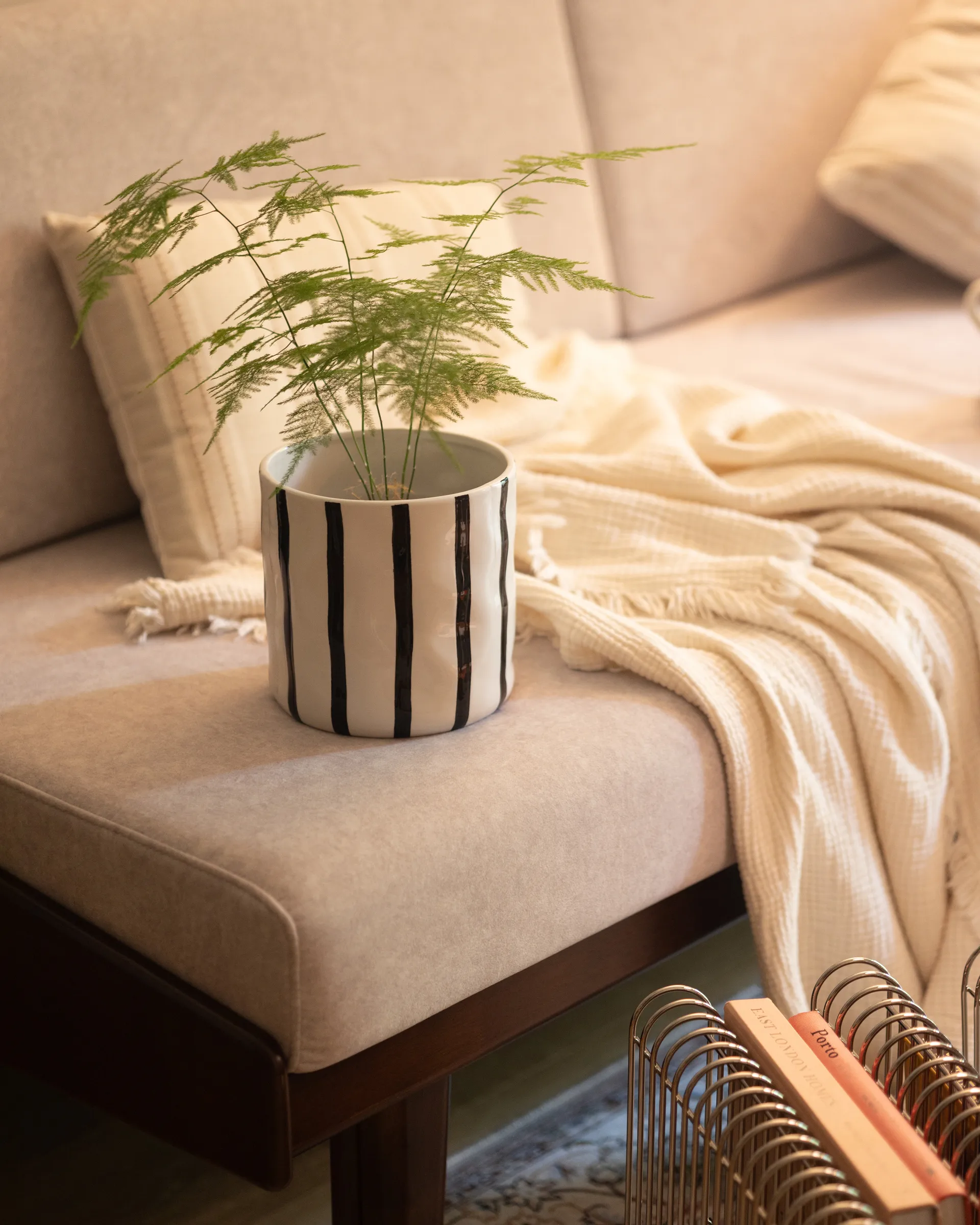 Thrive ruukku Ø16 cm, Valkoinen-musta Scandi Living