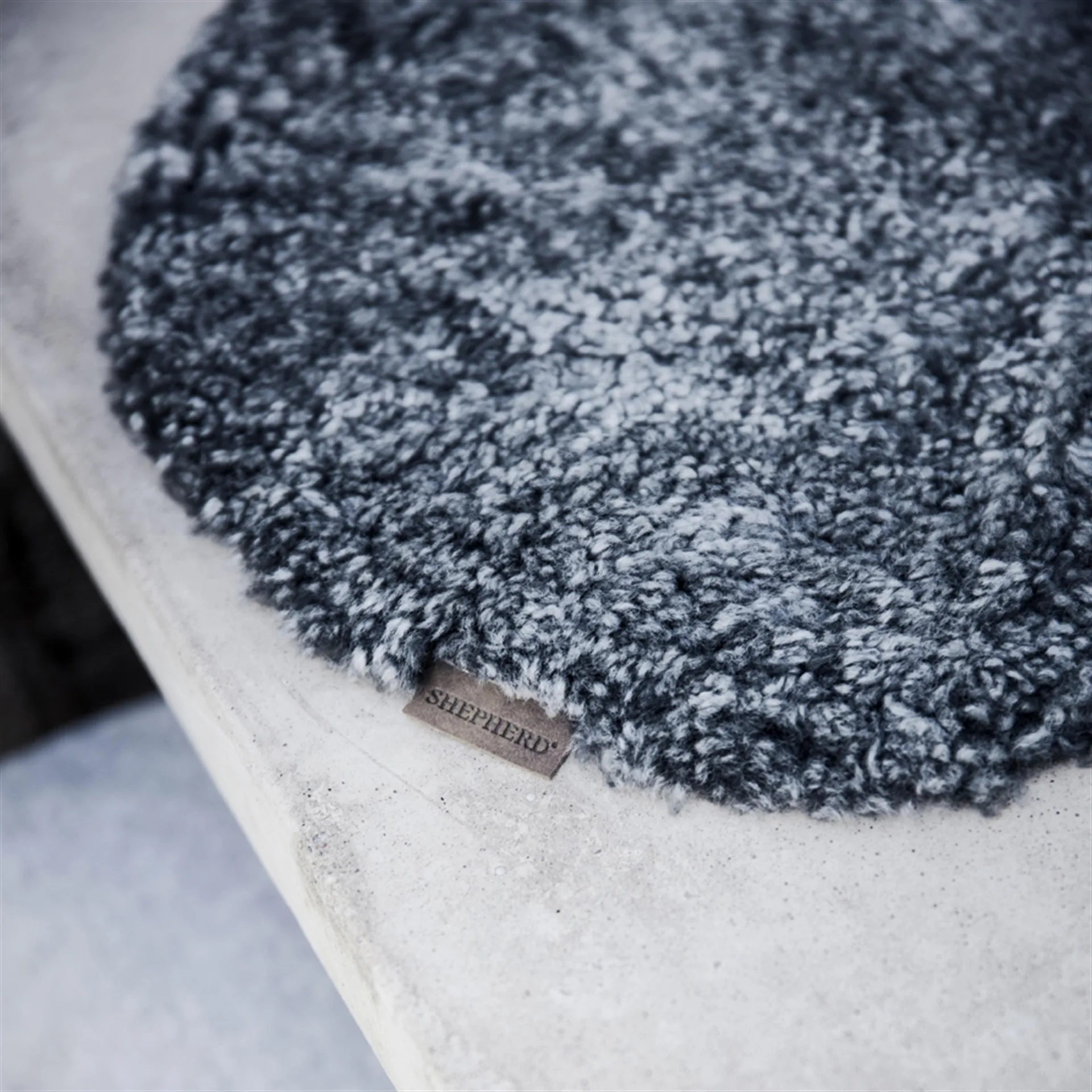 Shepherd istuintyyny Ida 38cm, musta grafiitti Shepherd of Sweden