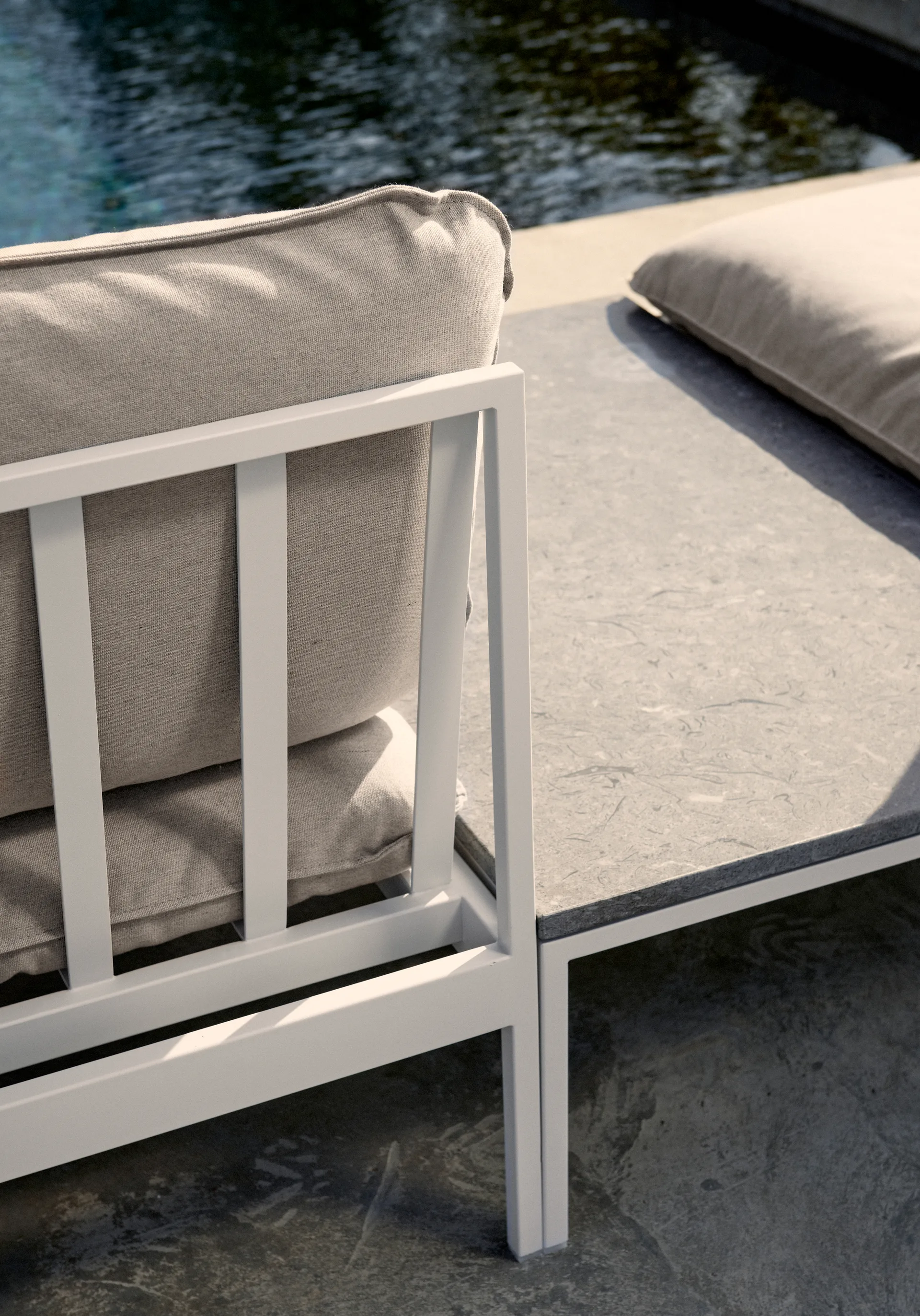 Bönan kulmamoduuli vaaleanharmaa alumiini-beige pellava Skargaarden