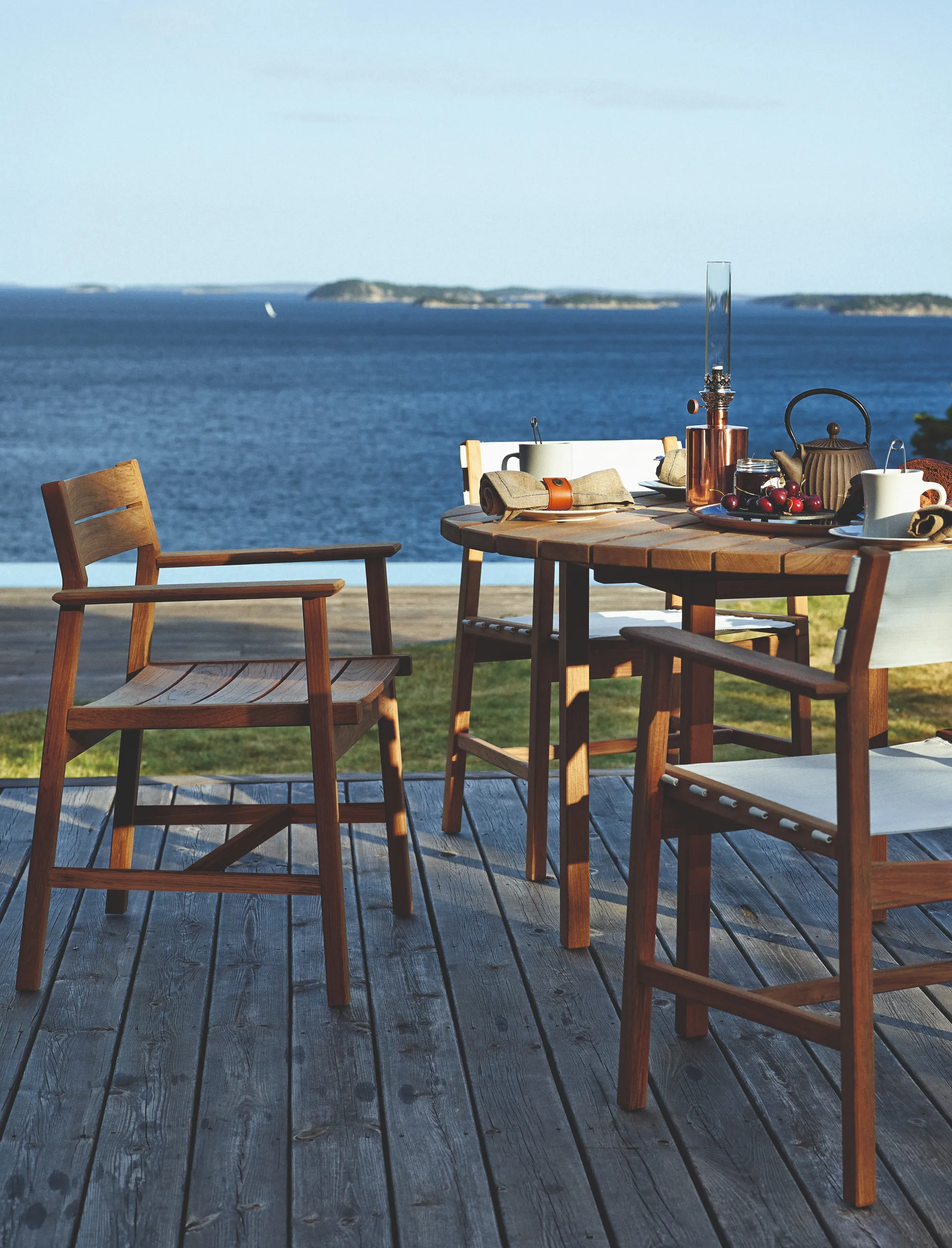 Djurö lounge-nojatuoli, Tiikki Skargaarden