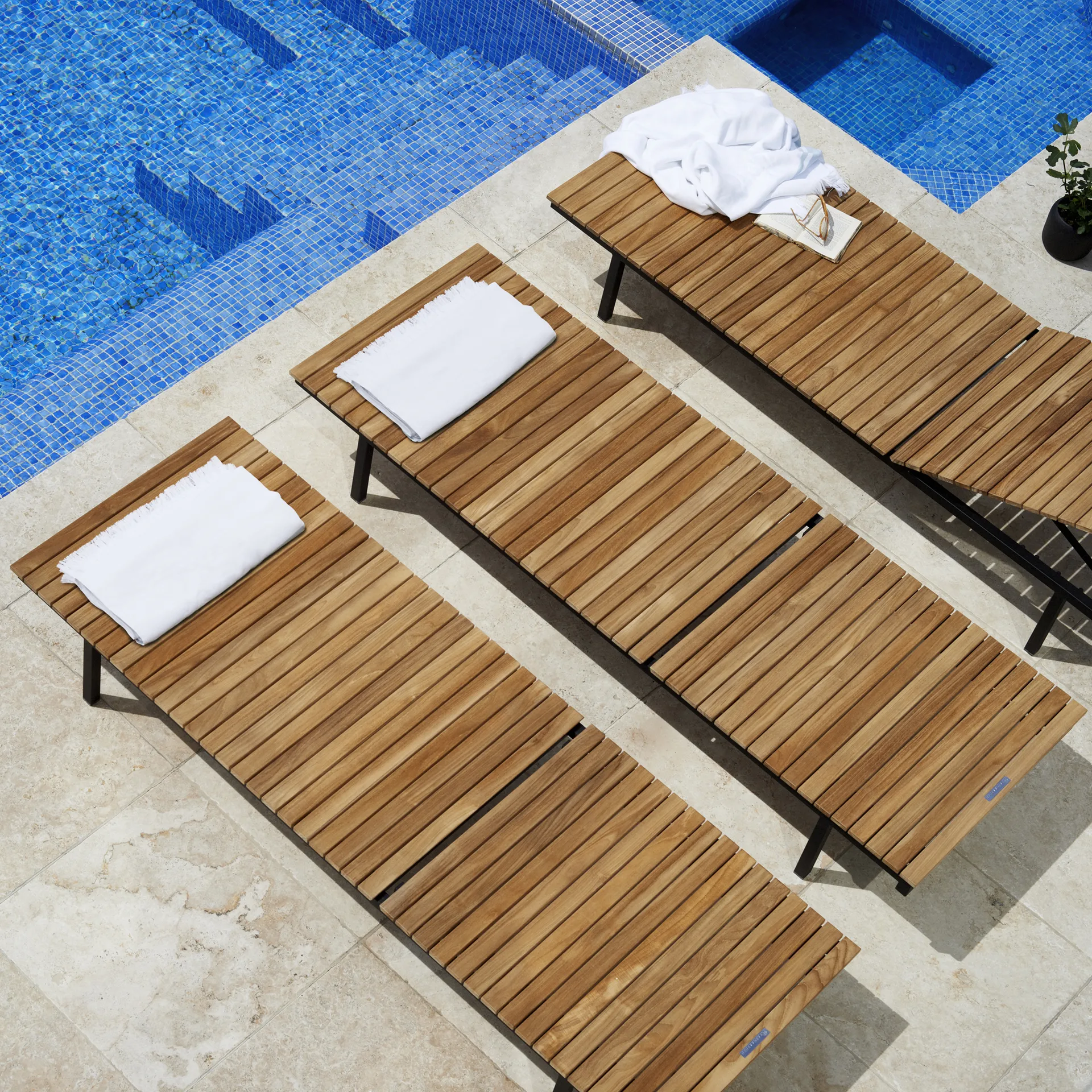 Häringe aurinkotuoli, Sunbrella Natté Nature Grey-tiikki-musta Skargaarden