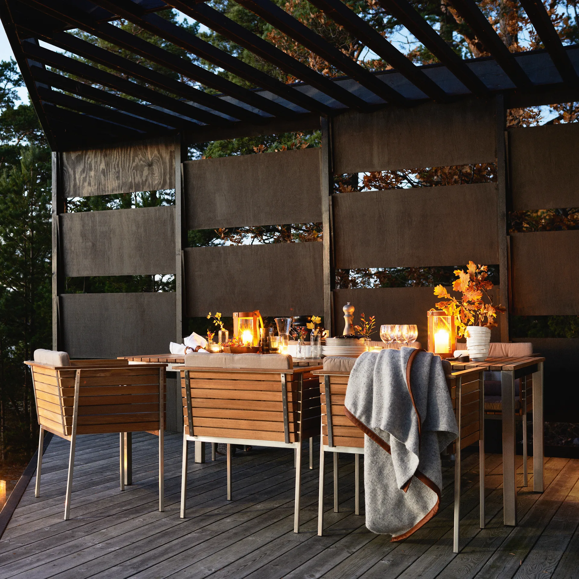 Häringe käsinojatuoli, Sunbrella Natté Nature Grey-tiikki-musta Skargaarden