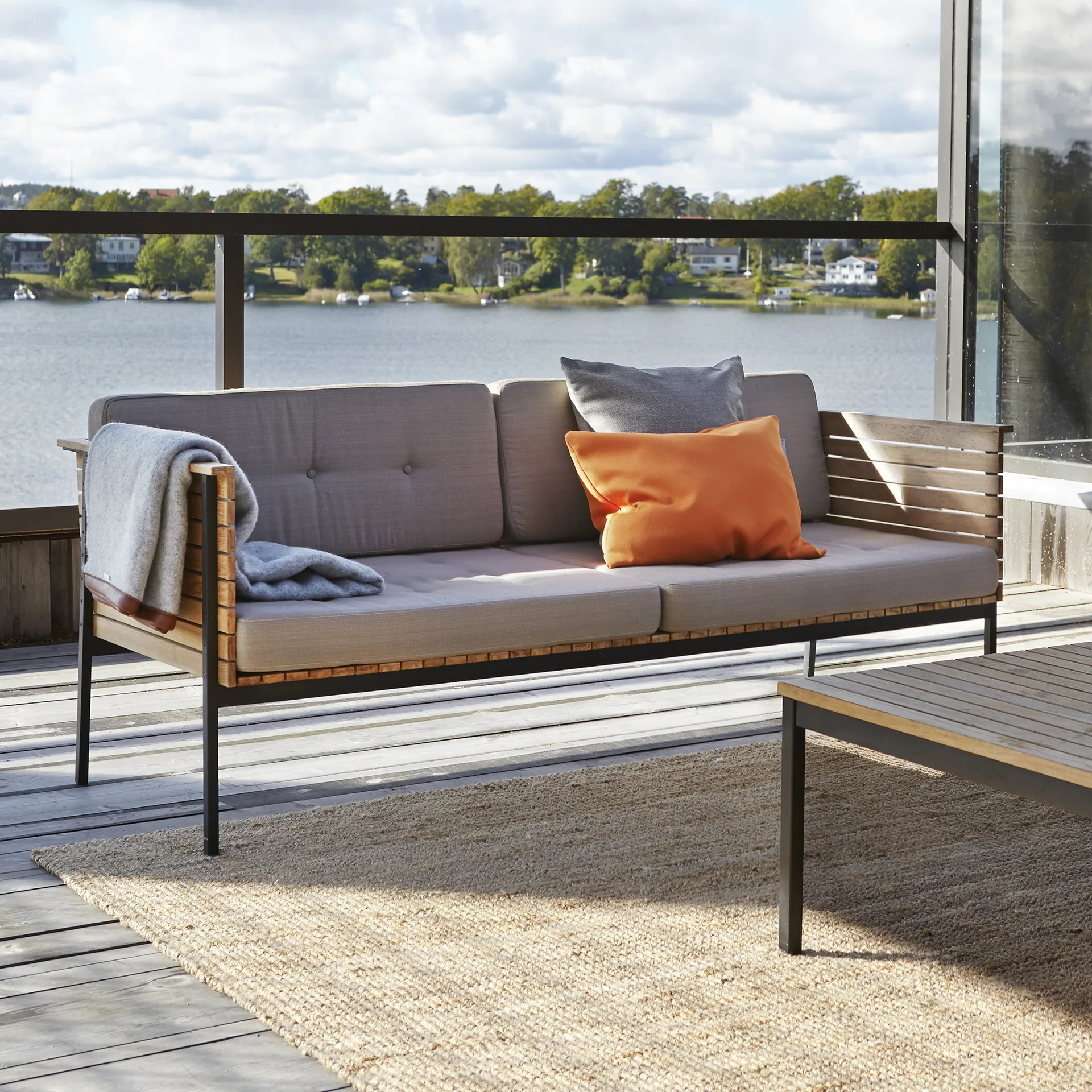 Häringe sohvapöytä, Tiikki, large, musta teräsrunko Skargaarden