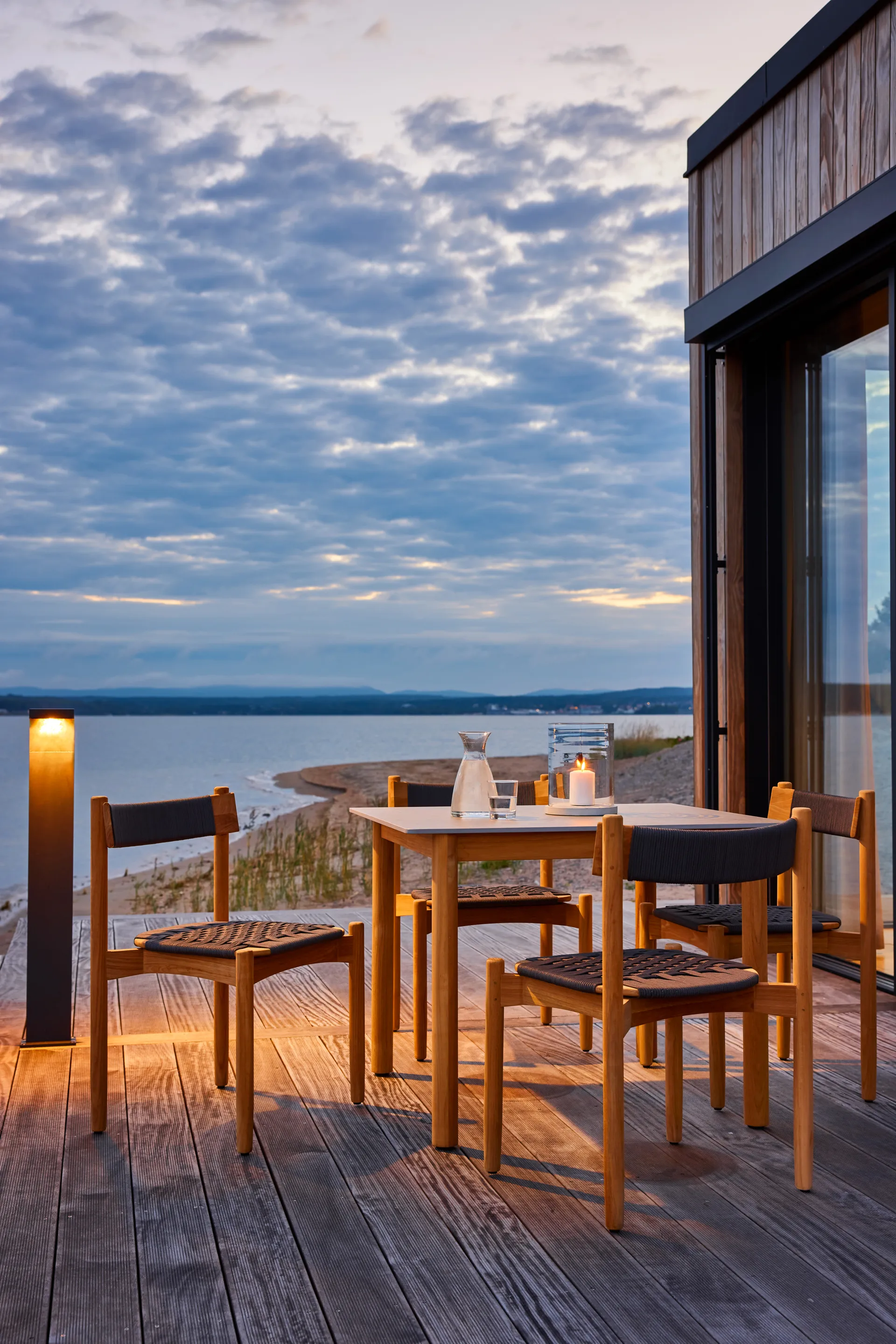 Koster ruokapöytä 98x95x74 cm komposiittilevy ja tiikki Skargaarden