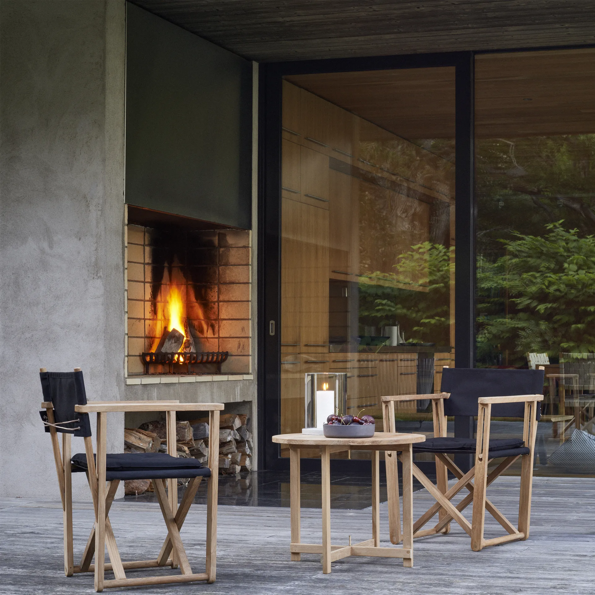 Kryss sivupöytä, Tiikki Skargaarden