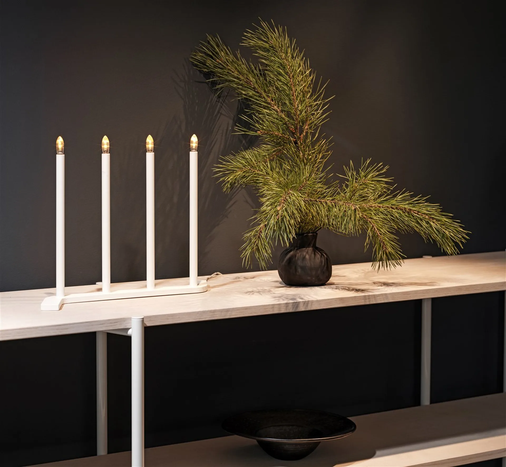 Advent RE -adventtikynttelikkö, Valkoinen, 4 kynttilää SMD Design