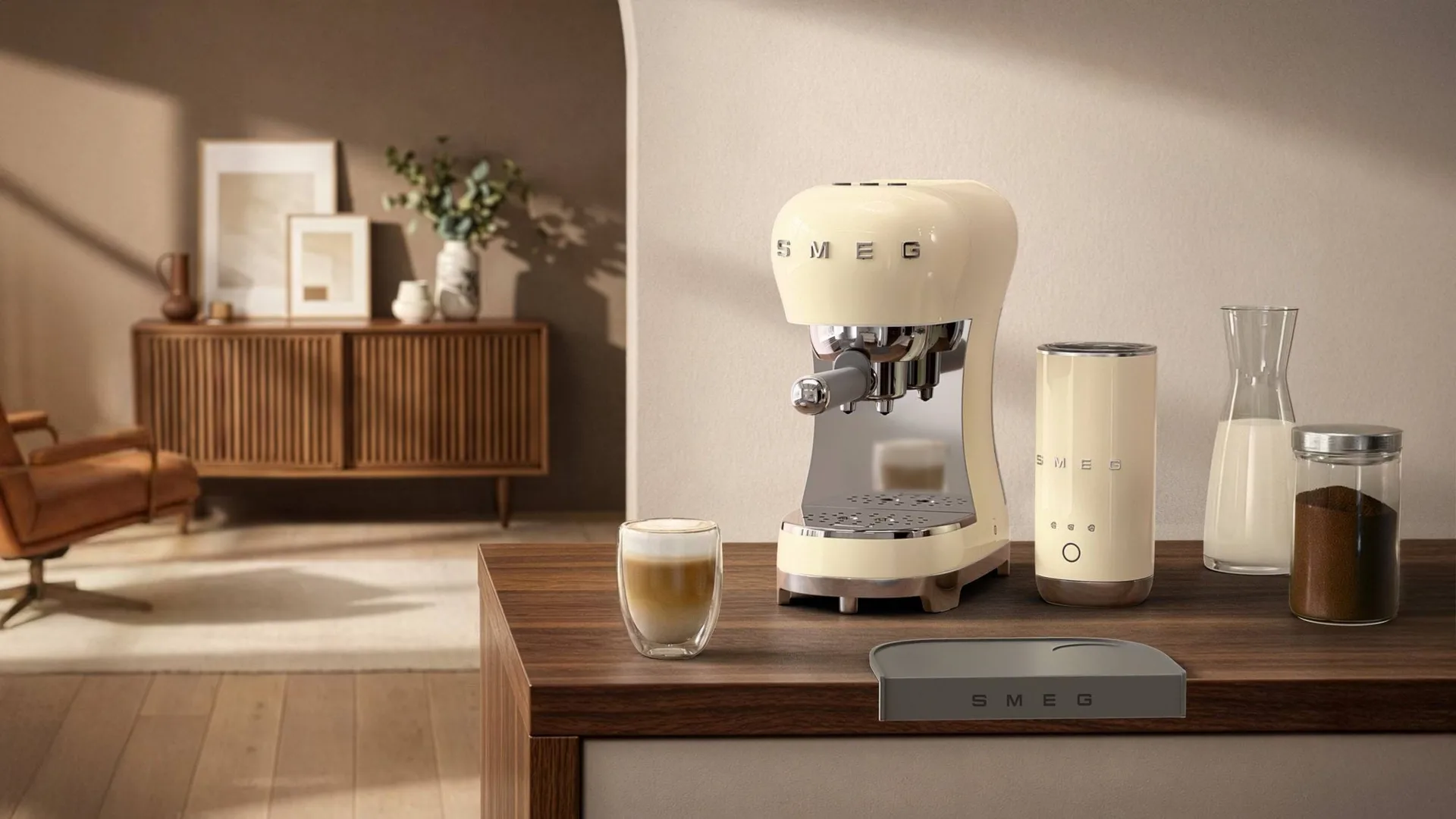 Smeg 50's Style espressokone maidonvaahdottimella, kerma Smeg