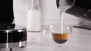 Smeg 50's Style espressokone maidonvaahdottimella - Musta - Smeg