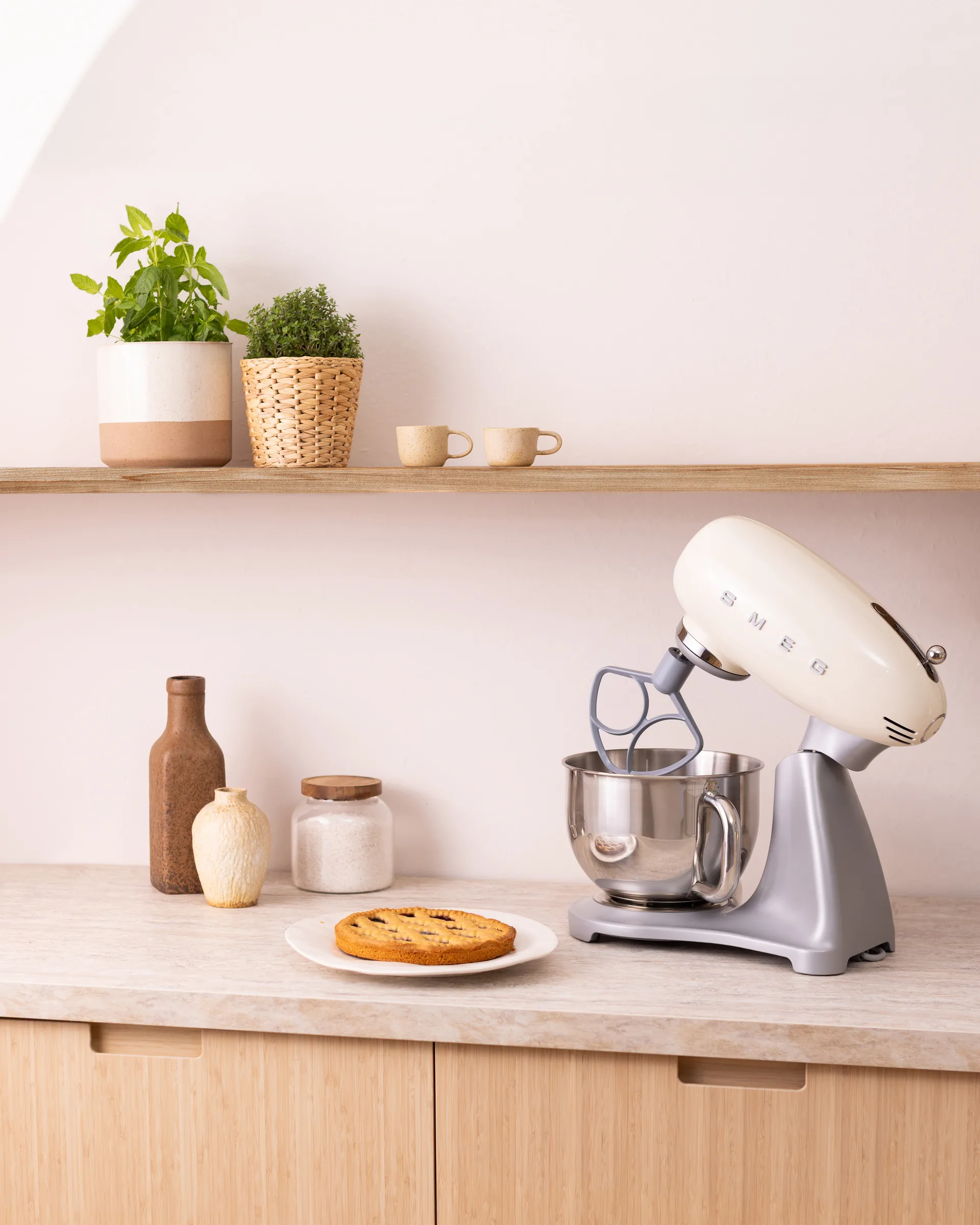 Smeg 50's Style keittiökone 4,8 L, Creme-hopea 800 W Smeg