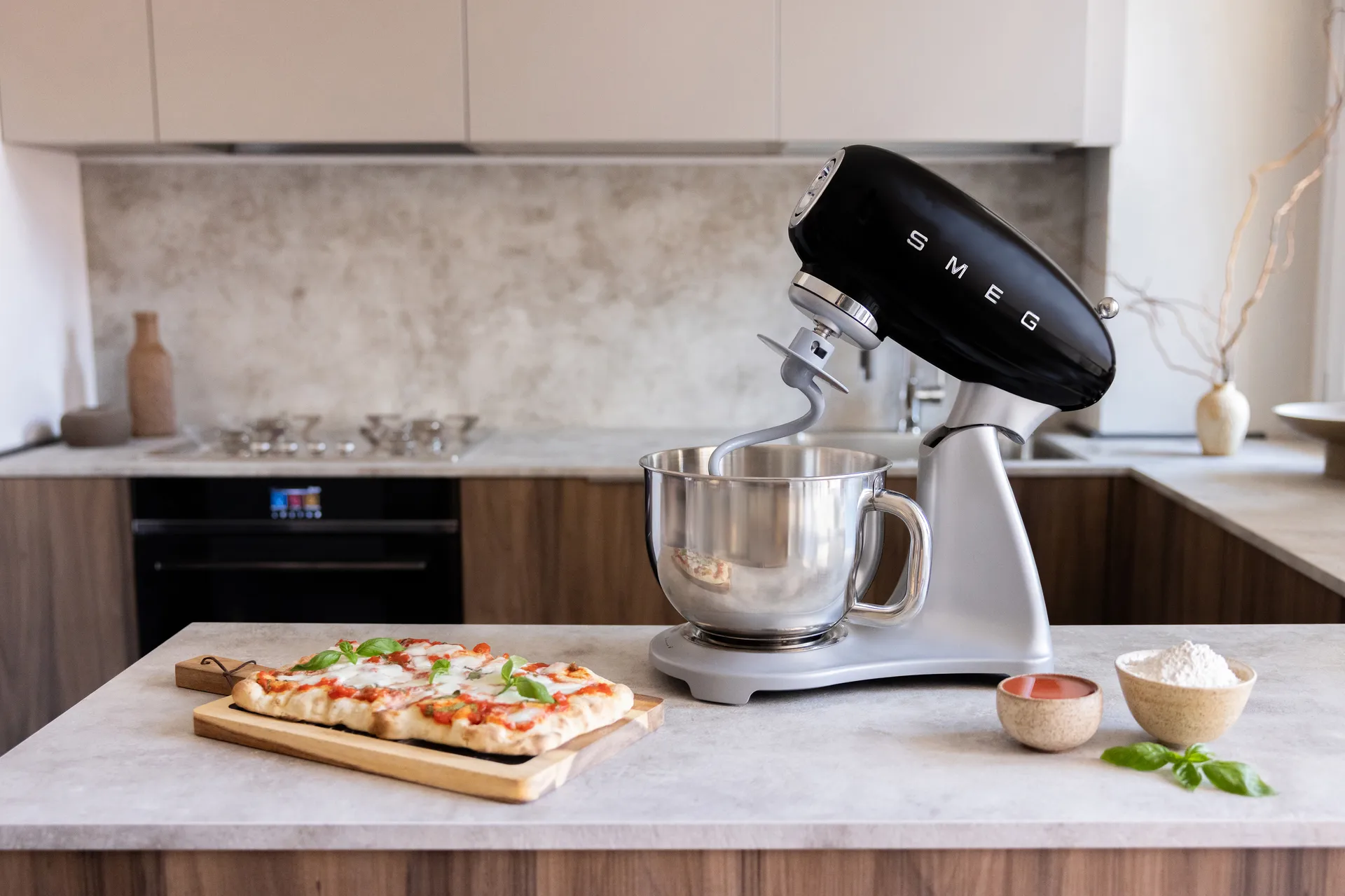 Smeg 50's Style keittiökone 4,8 L, Musta‑hopea 800 W Smeg