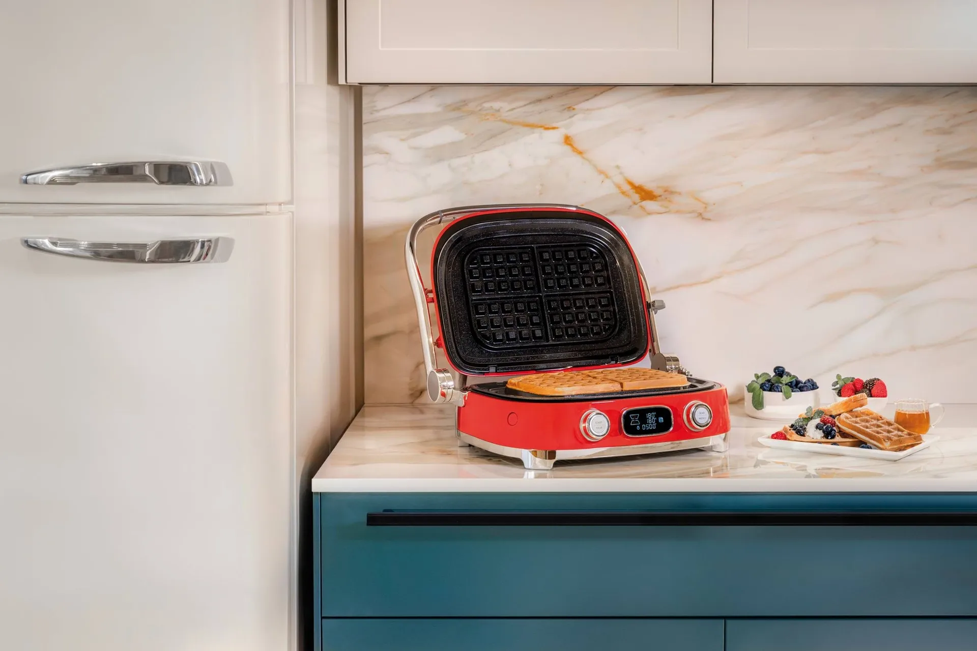 Smeg 50's Style monitoimigrilli, Punainen korkeakiilto Smeg