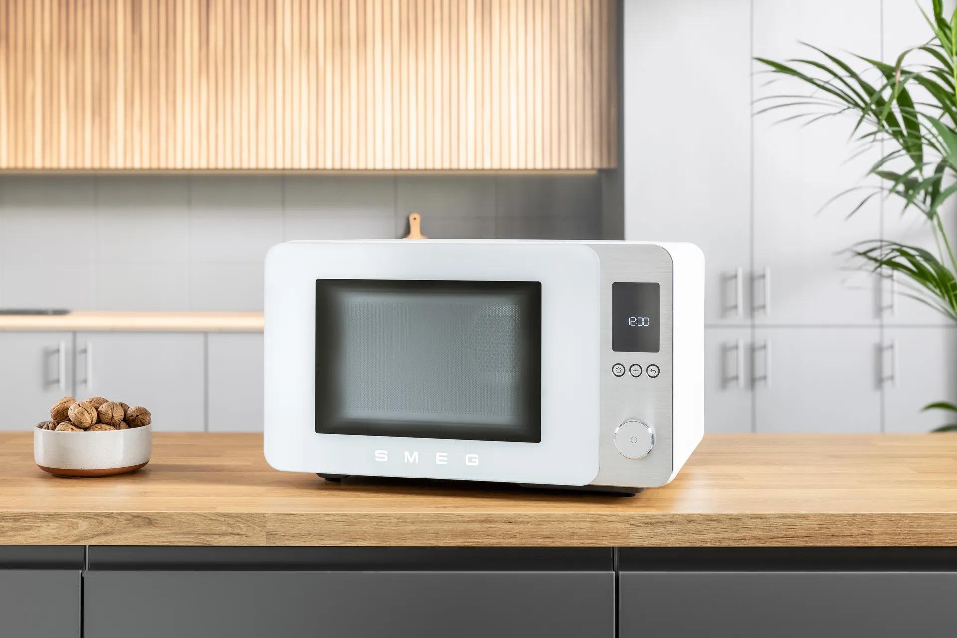 Smeg kiertoilmamikroaaltouuni, Valkoinen Smeg