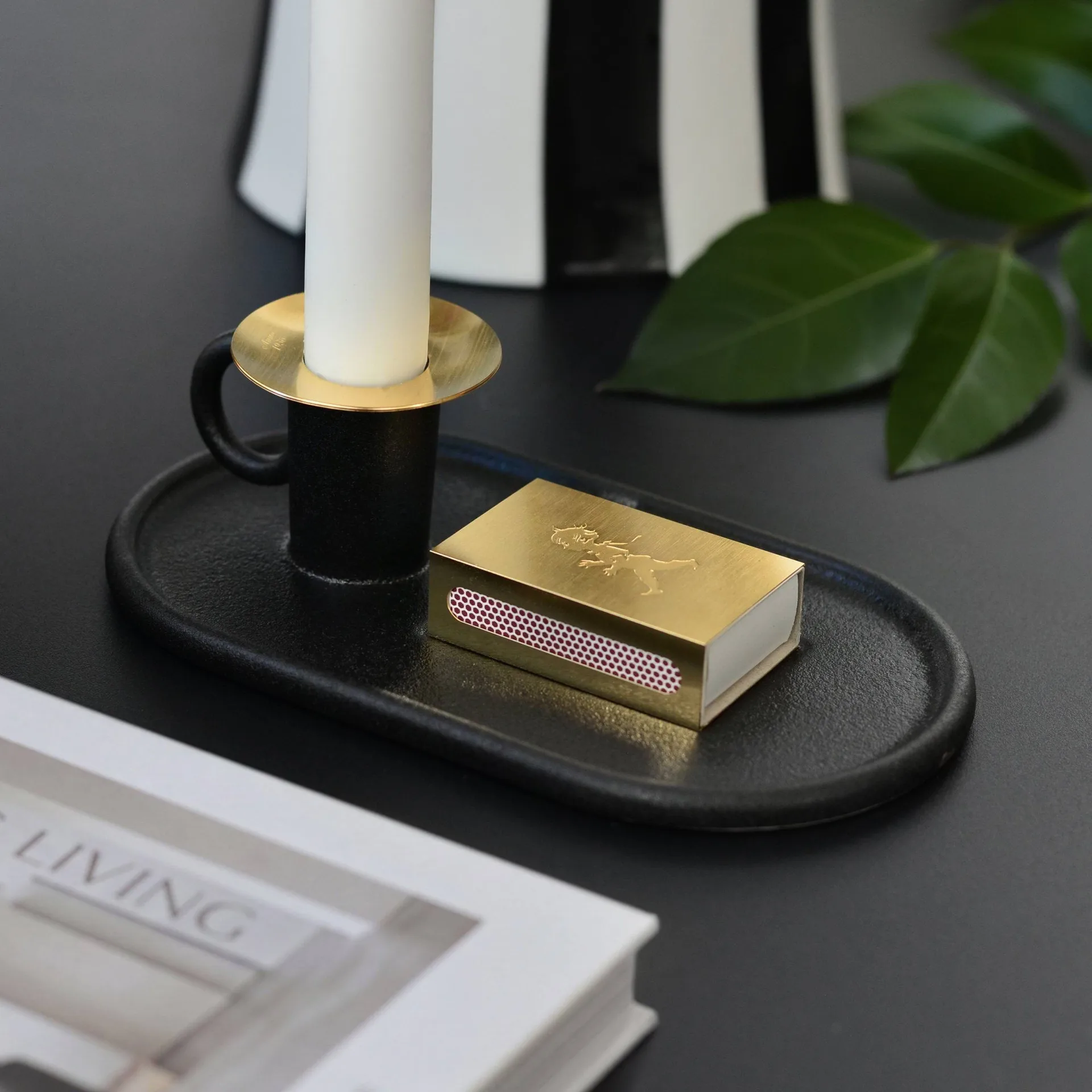 Kammakynttilänjalka tulitikkukotelolla, Musta Solstickan Design