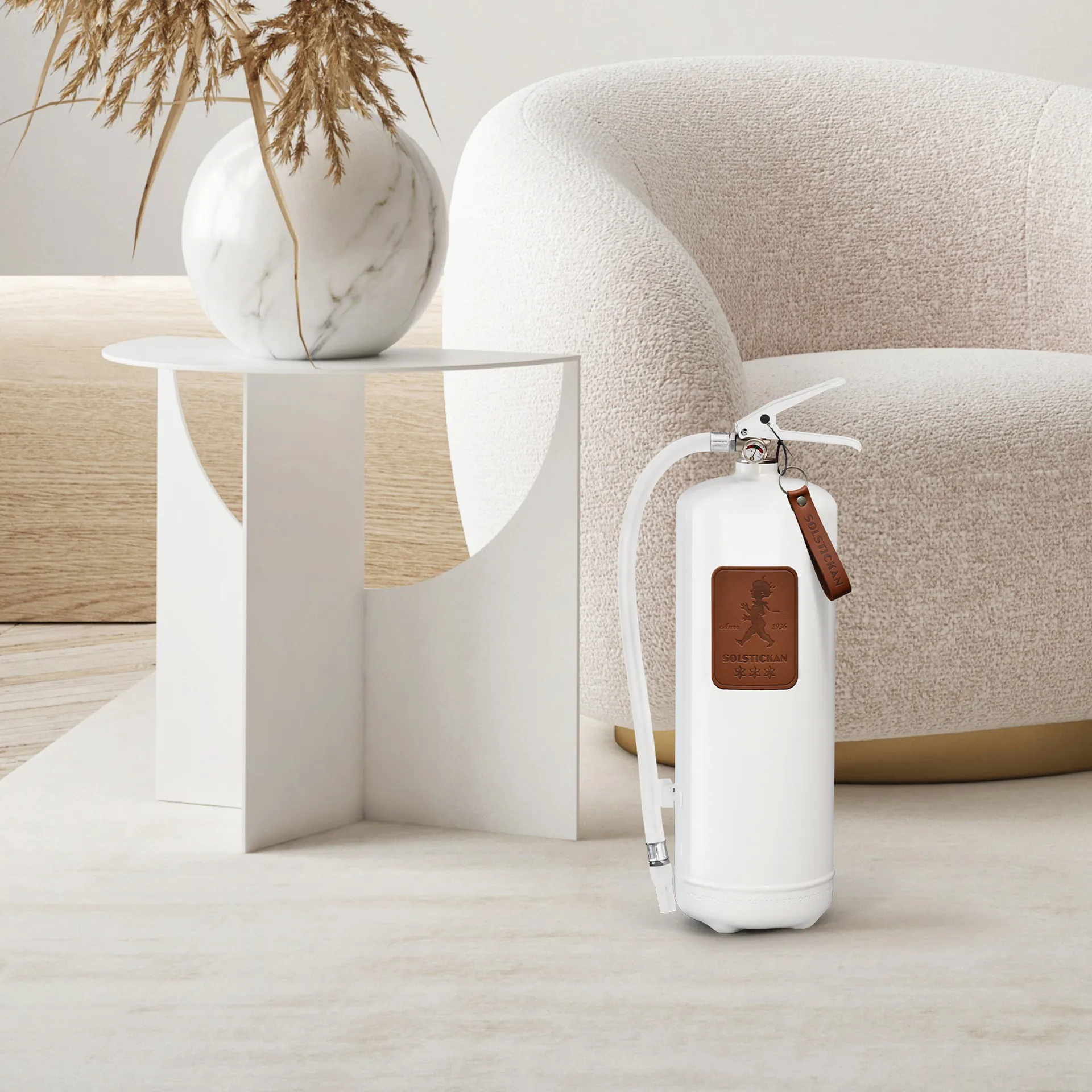 Solstickan palosammutin 6 kg, Vit-tummanruskea nahka. Solstickan Design