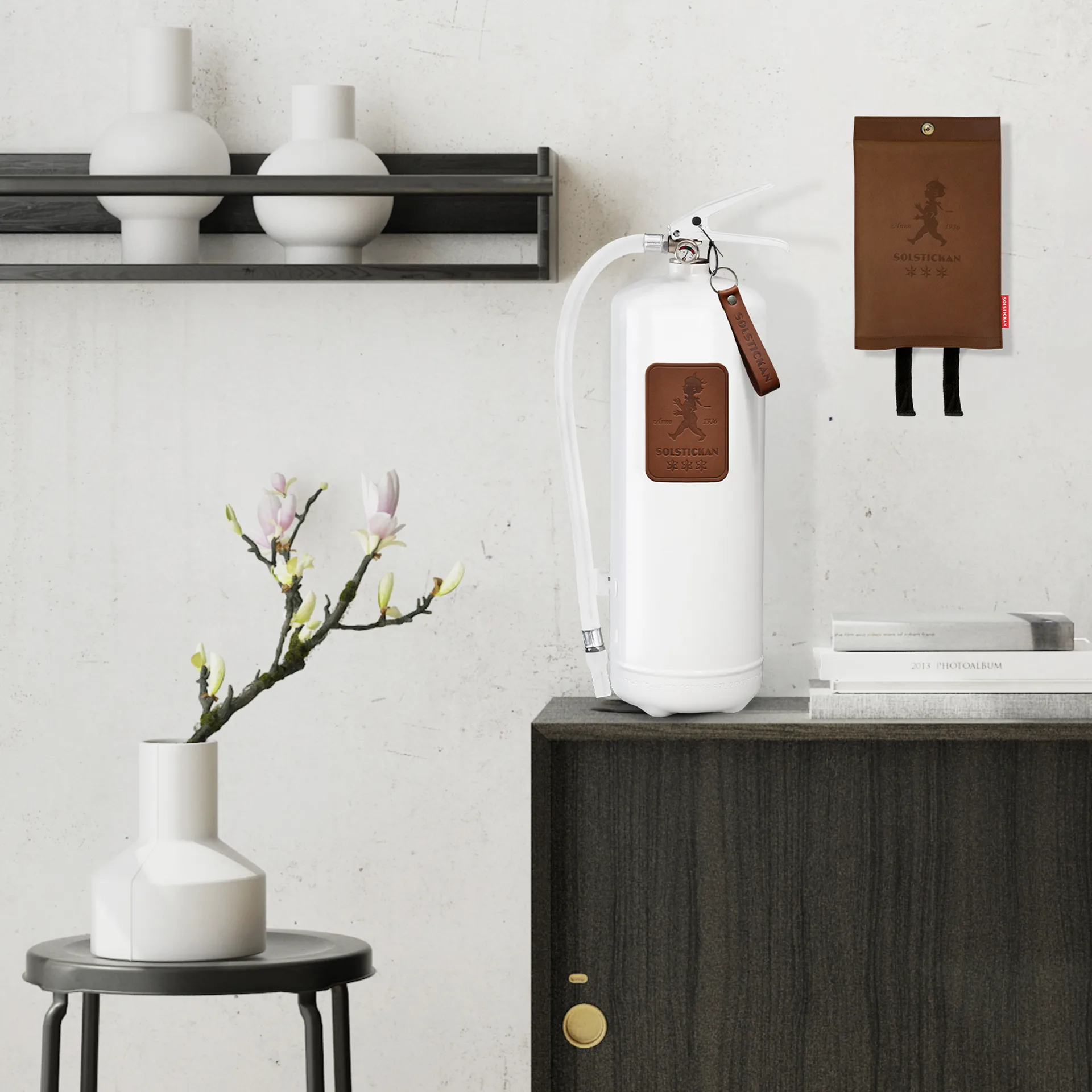 Solstickan palosammutin 6 kg, Vit-tummanruskea nahka. Solstickan Design