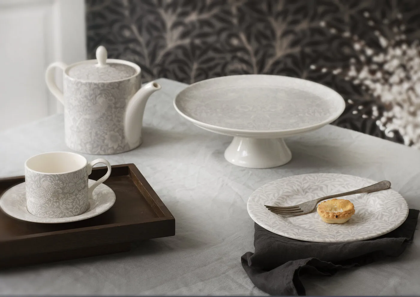 Strawberry Thief -teekannu 1,1 litraa, Grey Spode