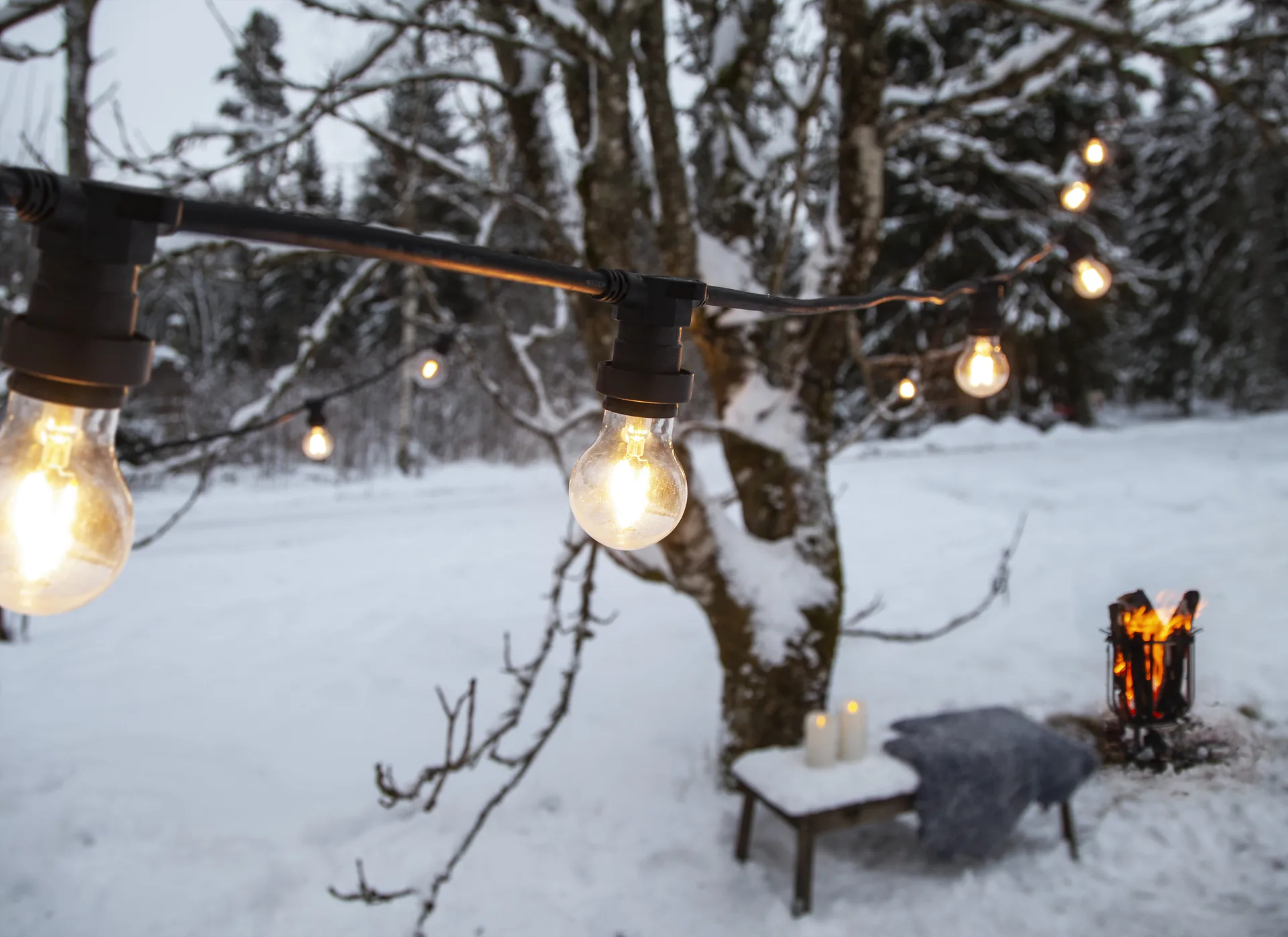 Connecta valosarja E27 7,35 m, Musta Star Trading