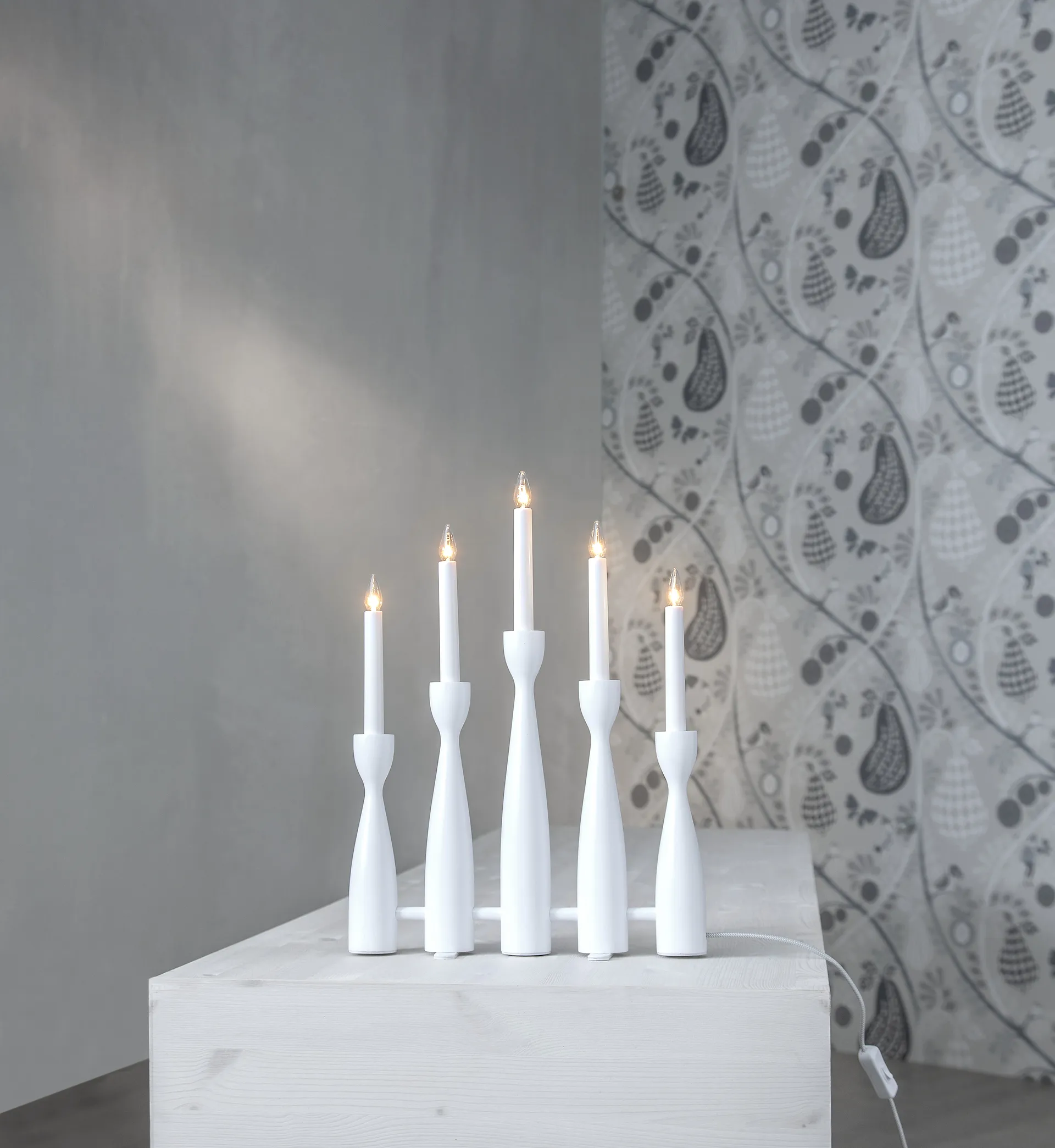 Midja 2.0 -adventtikynttelikkö, Valkoinen Star Trading