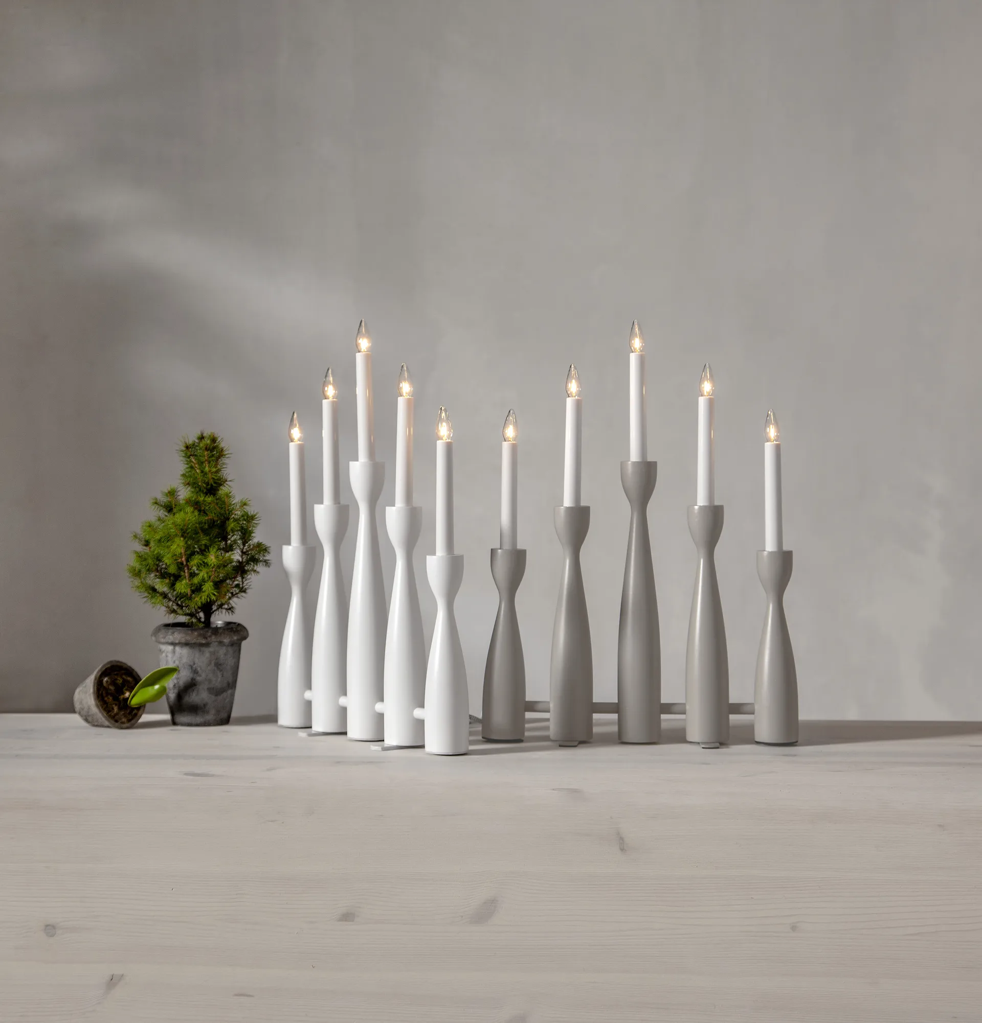 Midja 2.0 -adventtikynttelikkö, Valkoinen Star Trading