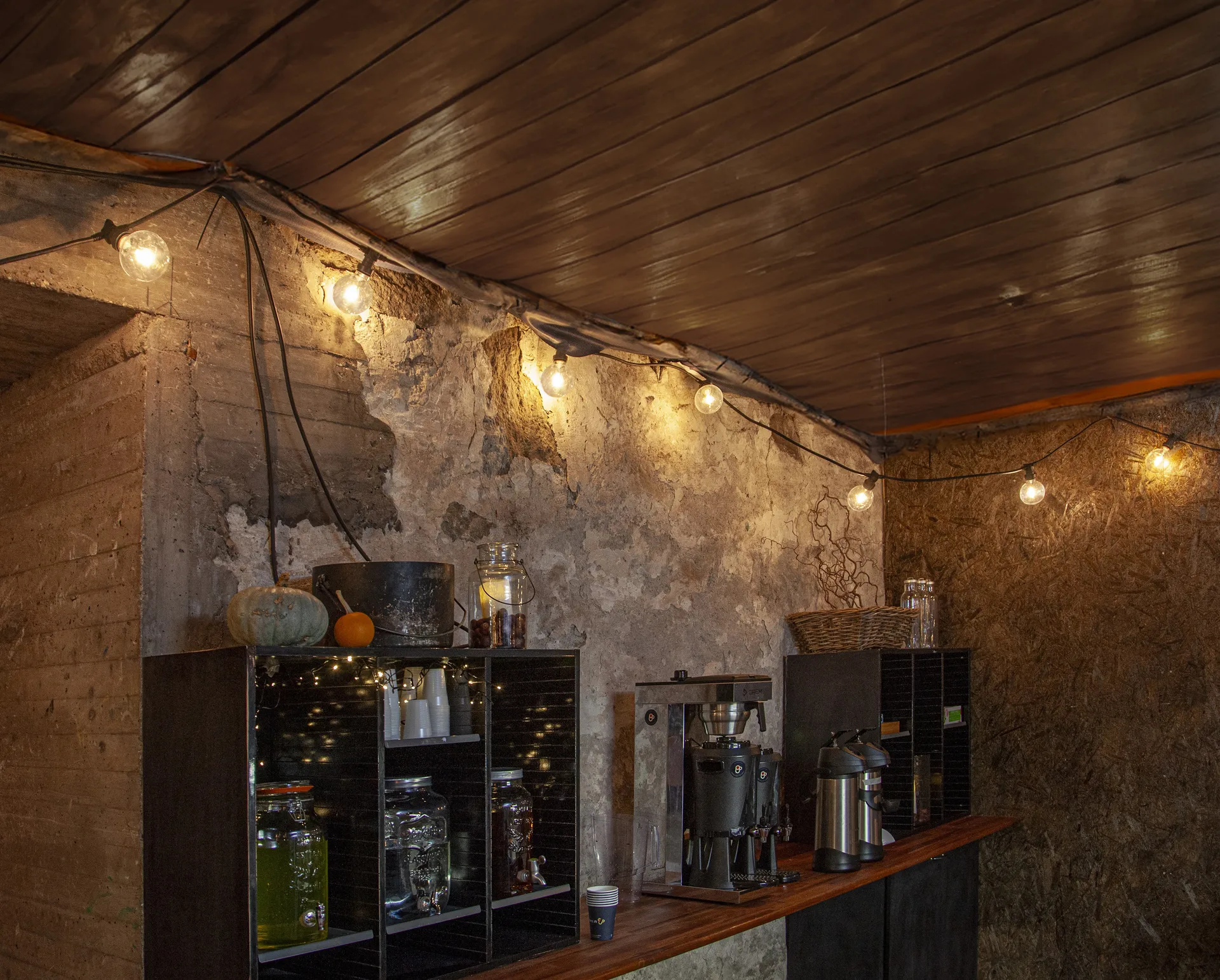 System Expo/Connecta/Focus käynnistyskaapeli 1,8 m, Musta Star Trading