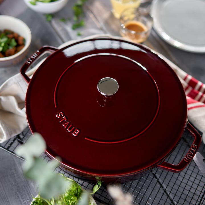 Staub Chistera traktoriastia valurauta Ø24 cm, Grenadiininpunainen STAUB