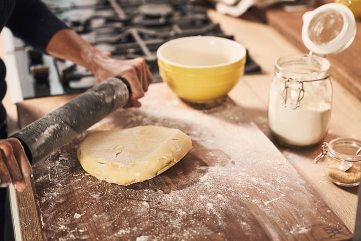Staub kaulin silikoni L, Musta akasiapuu STAUB
