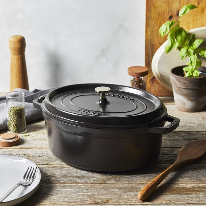 Staub La Cocotte ovaali pata valurauta 2,35 L, Musta STAUB