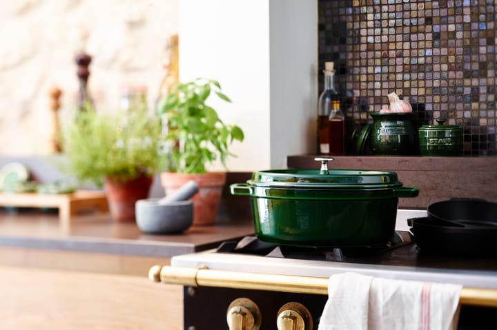 Staub La Cocotte ovaali pata valurauta 6,7 L, Basilikanvihreä STAUB