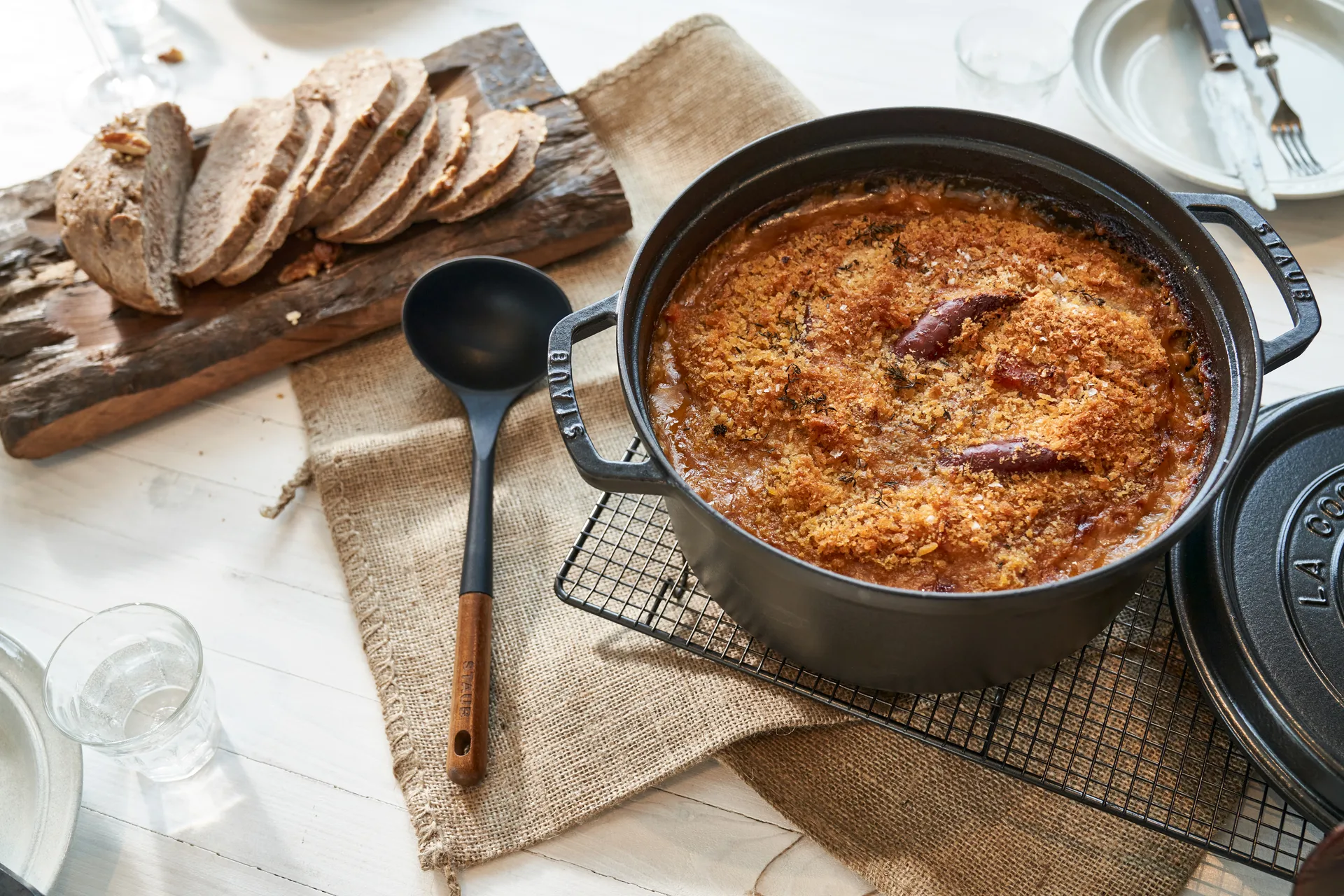 Staub La Cocotte pyöreä pata valurauta 12,6 L, Musta STAUB