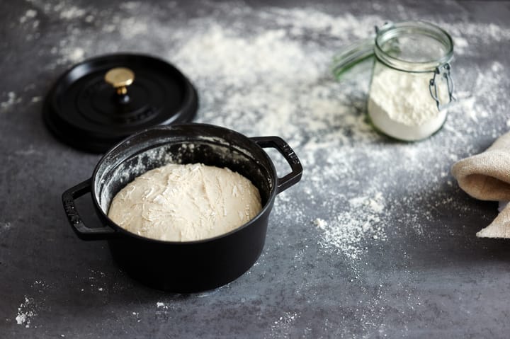 Staub La Cocotte pyöreä pata valurauta 2,6 L, Musta STAUB