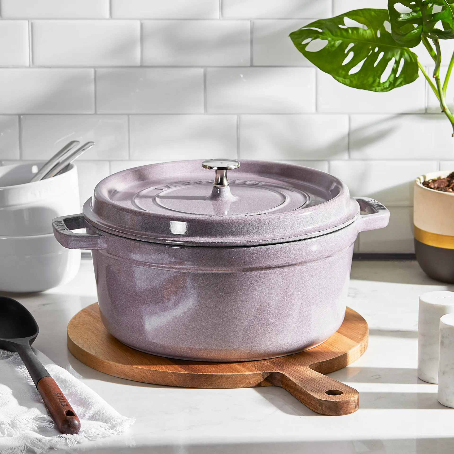 Staub La Cocotte pyöreä pata valurauta 5,2 L, Cherry Blossom STAUB