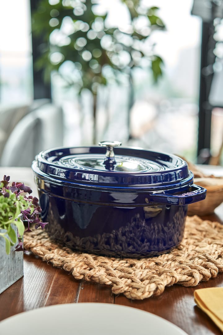 Staub ovaali pata valurautaa, kolmikerroksinen emali, 4,2 l, tummansininen STAUB