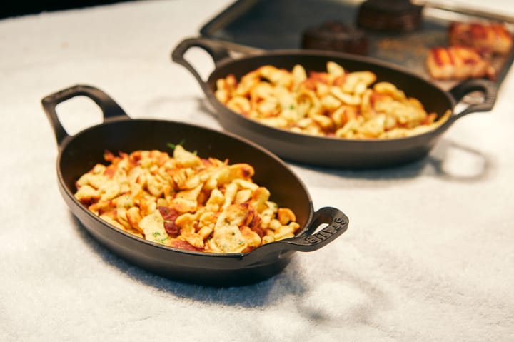 Staub ovaali uunivuoka valurauta 21 cm, Musta STAUB