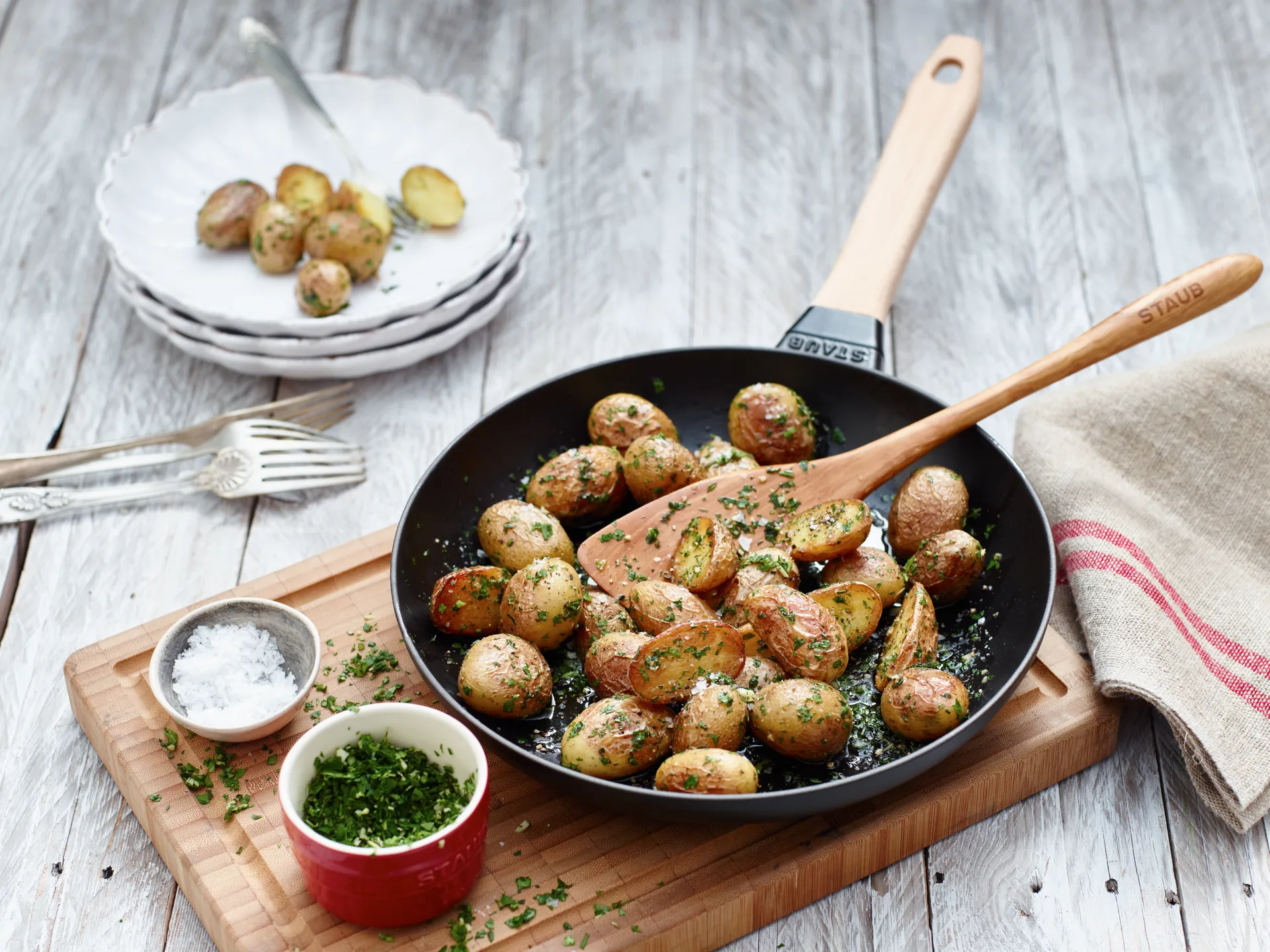 Staub paistinpannu valurauta musta vaalea puukahva., Ø20 cm STAUB