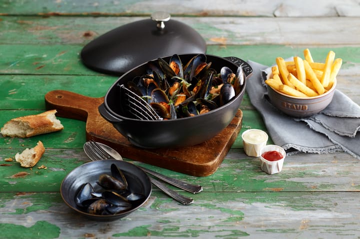 Staub simpukkapata valurautaa, 2 l, musta STAUB
