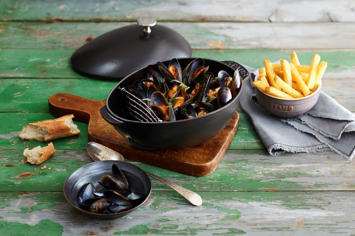Staub simpukkapata valurautaa, 2 l, musta STAUB