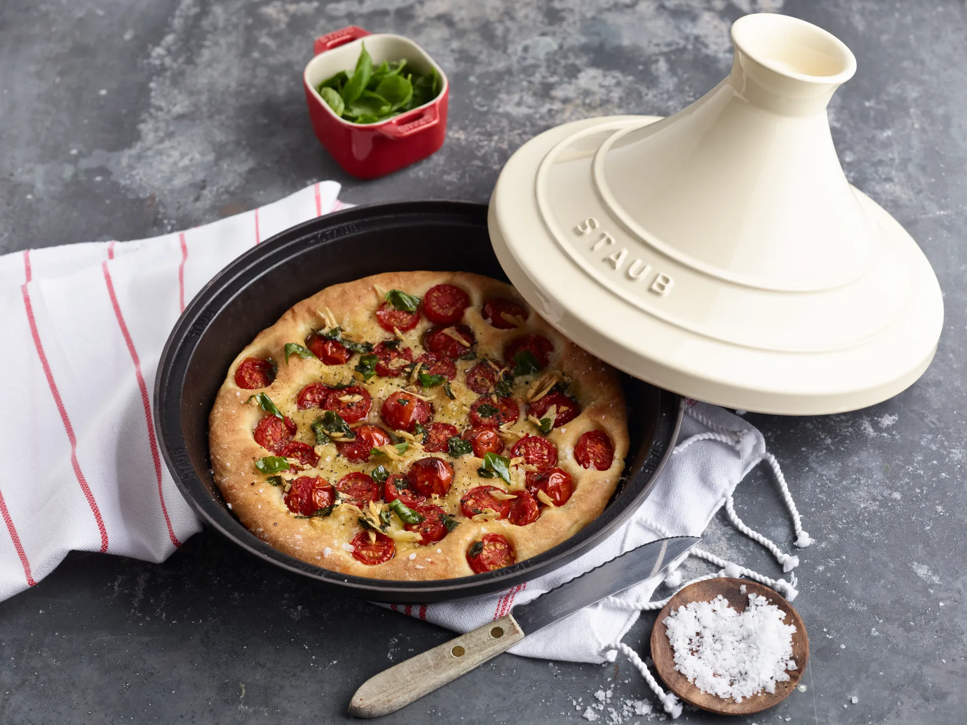 Staub Tagine valurauta musta-beige, 28 cm STAUB