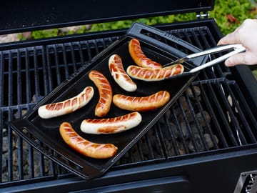 Staub Teppanyaki paistolevy kahvalla 38x25 cm - Musta - STAUB