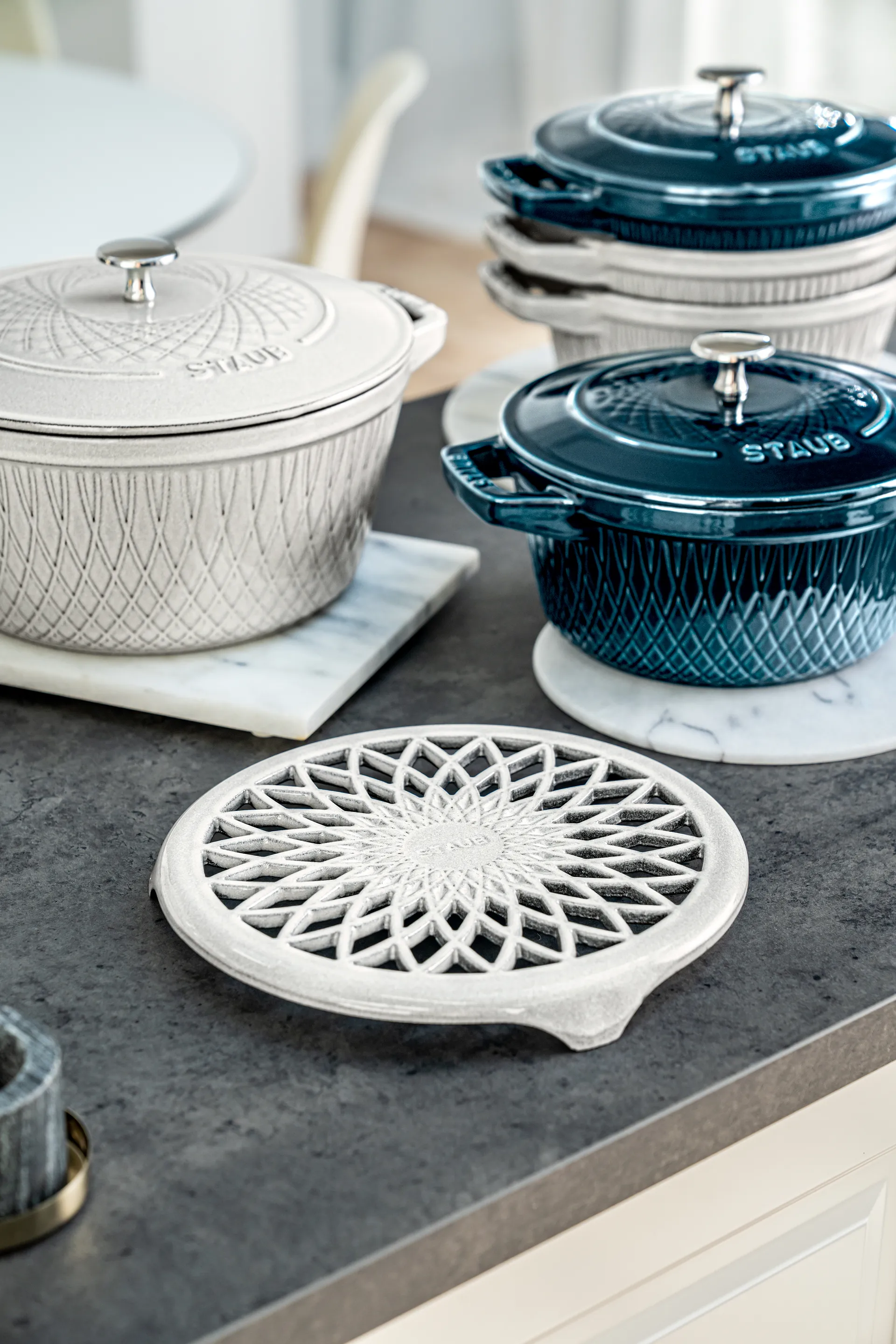 Staub Twister pannunalunen 18,5x19 cm, Musta STAUB