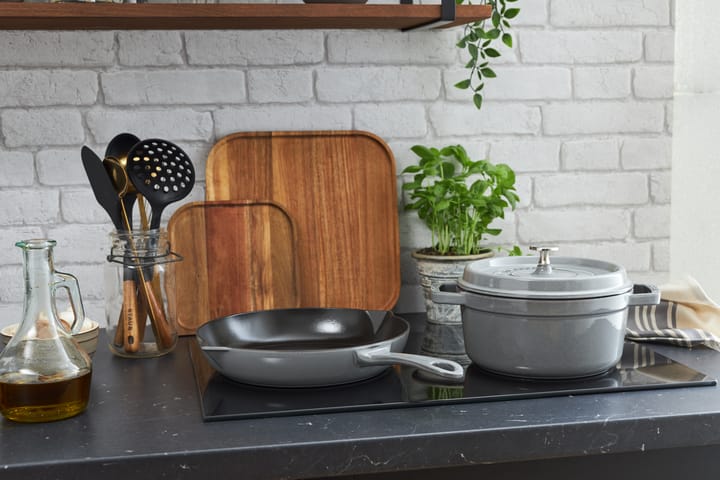Staub valurautapannu kaatonokalla Ø26 cm, Grafiitinharmaa STAUB