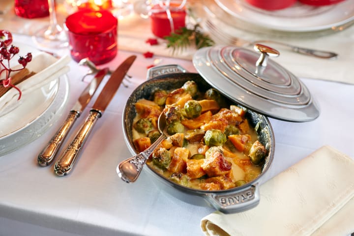 Staub valurautapata kannella ovaali 23 cm., Grafiitinharmaa STAUB