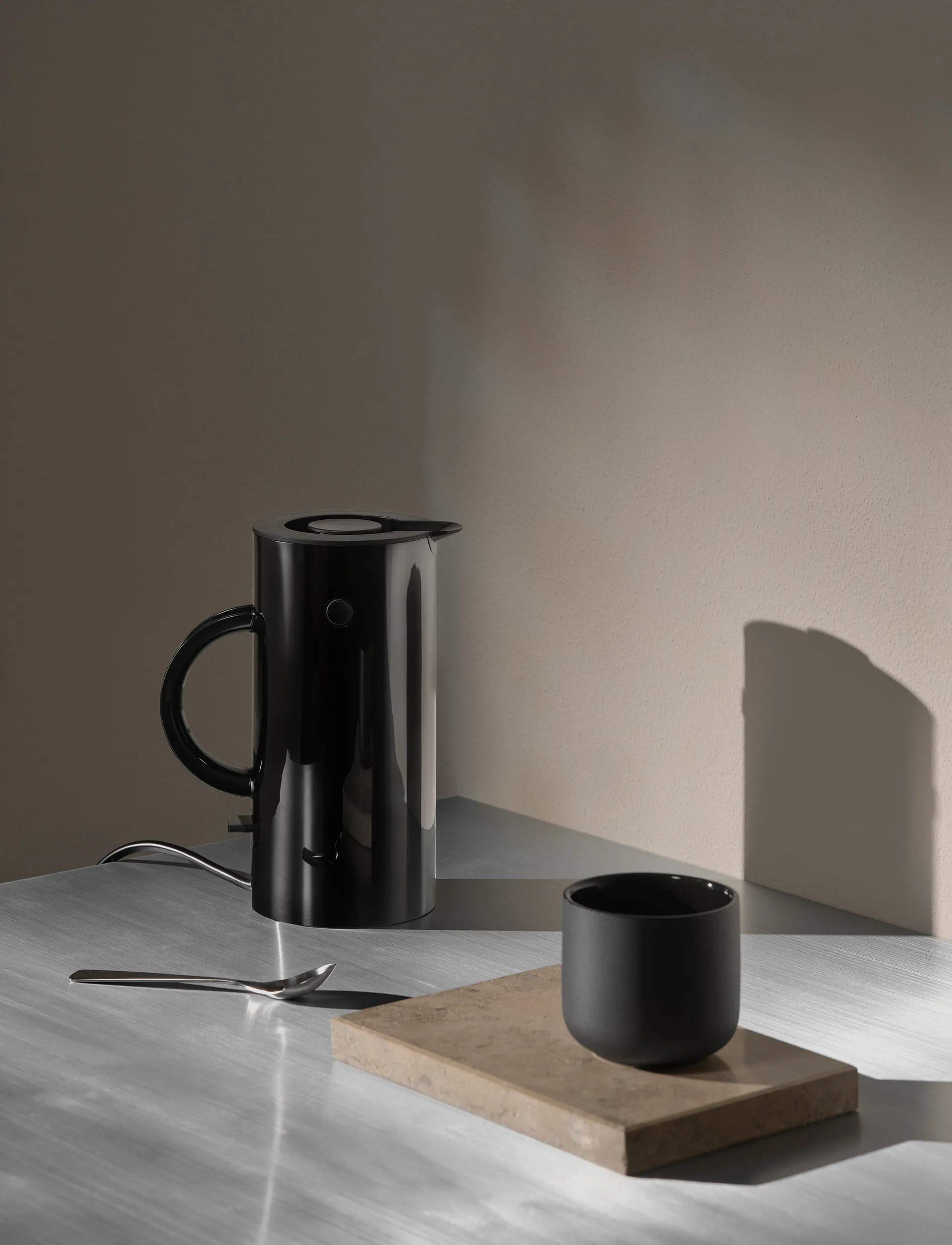EM77 vedenkeitin (EU) 0,5 L, Black Stelton