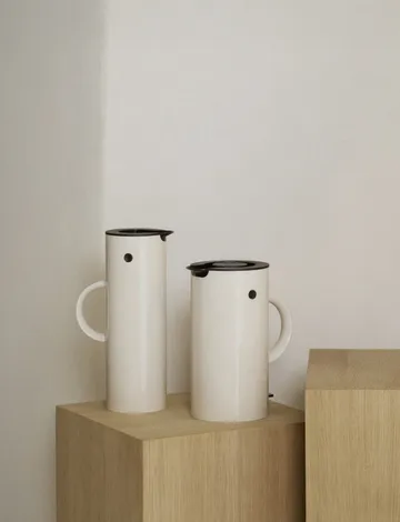 EM77 vedenkeitin (EU) 1,5 L - Hiekka - Stelton