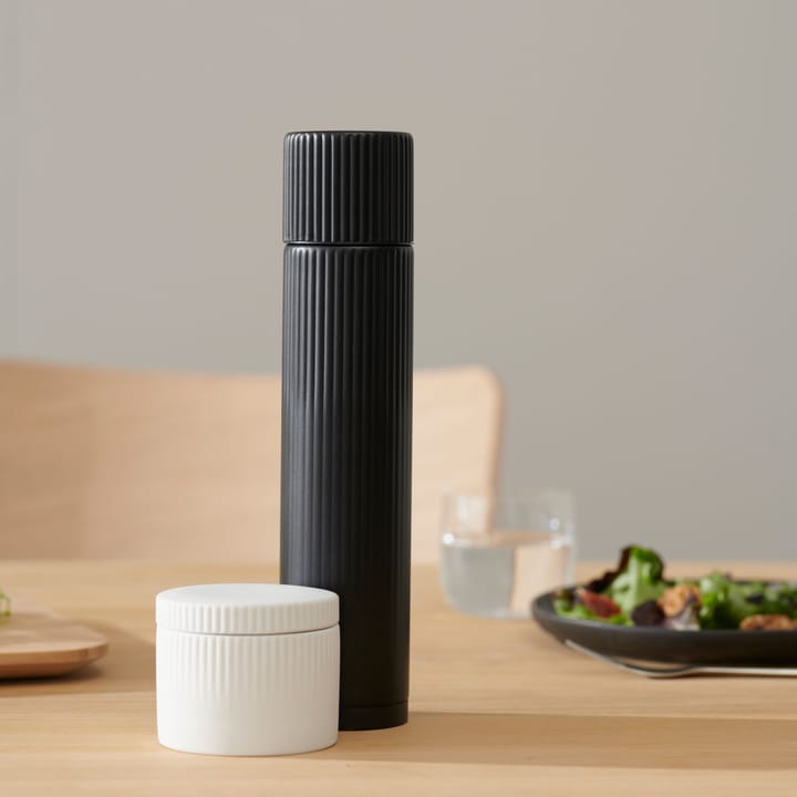 Pleat pippurimylly, Musta Stelton