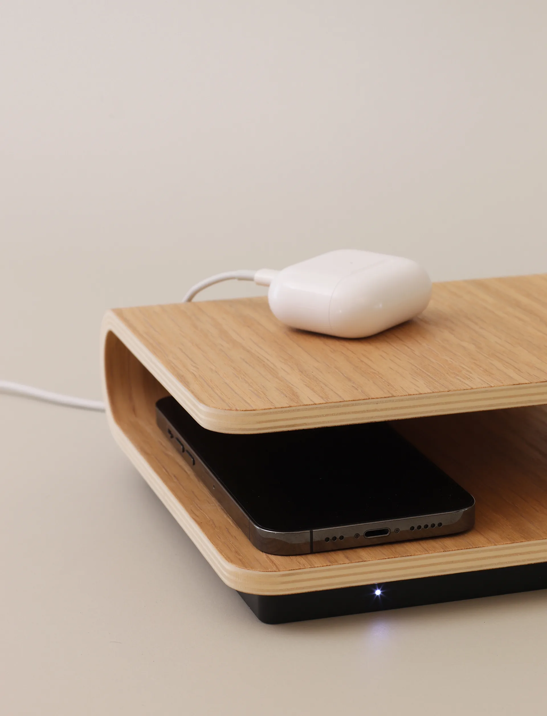 Ro langaton laturi, Tammi Stelton