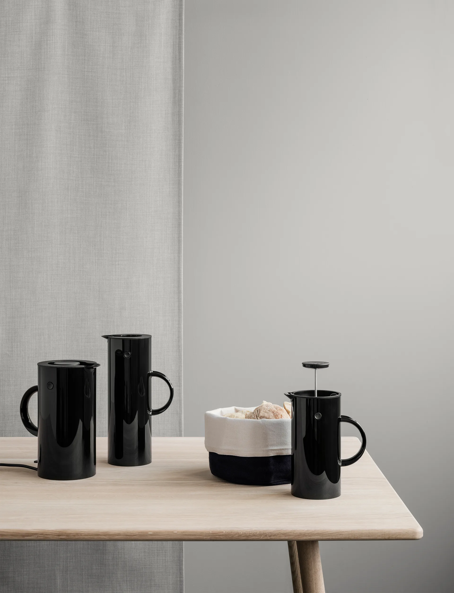 Stelton termoskannu EM77 1 l, musta kiiltävä Stelton