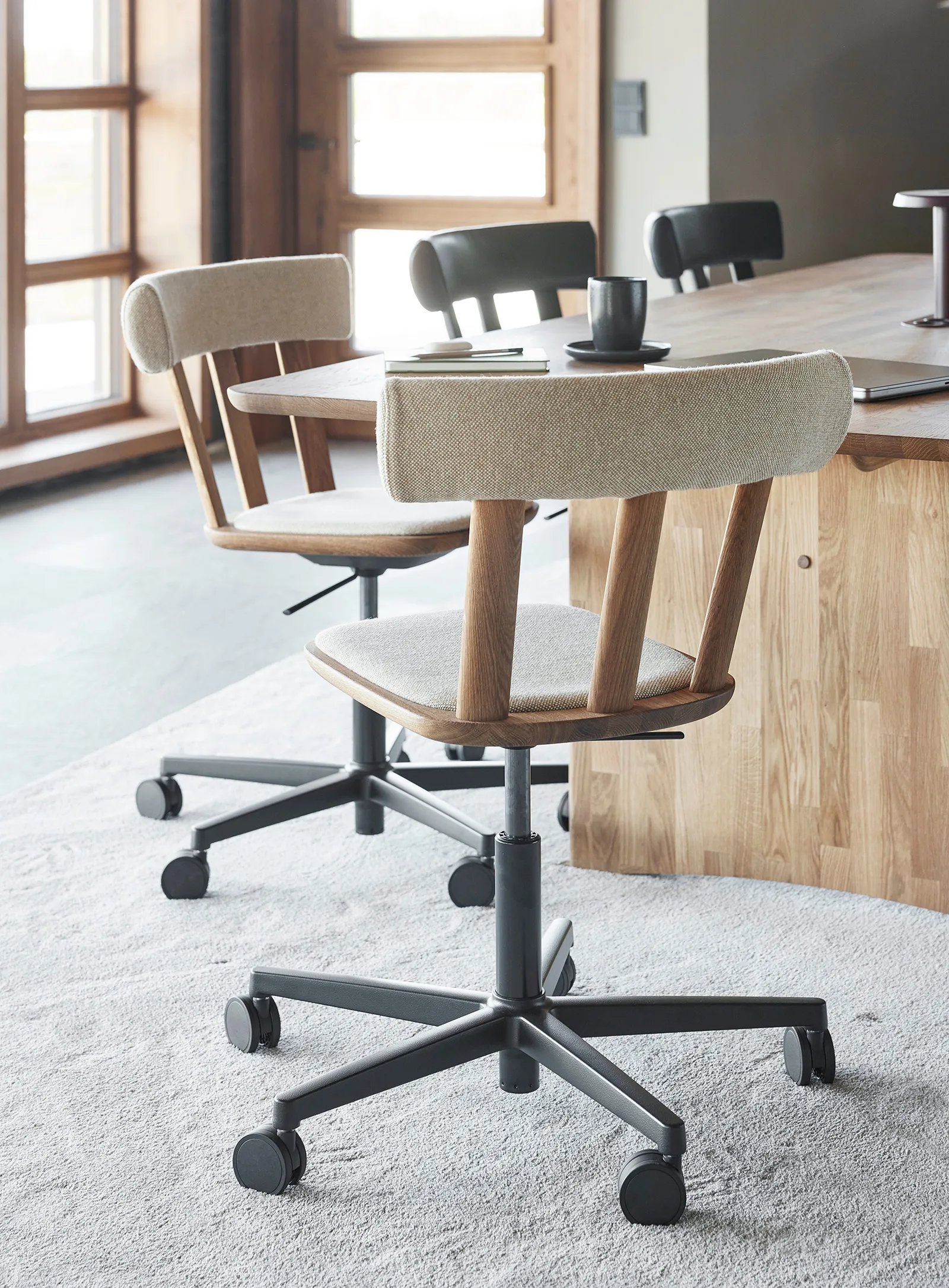 Alt tuoli kääntyvä jalusta verhoiltu istuin tammi., Hallingdal 65-220-luonnonöljy. Stolab