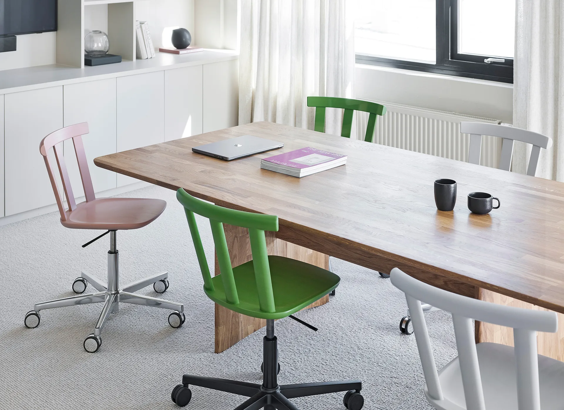 Alt tuoli pyörivä jalusta verhoiltu istuin koivu., Vidar 4, 633 pink-malva 27 Stolab