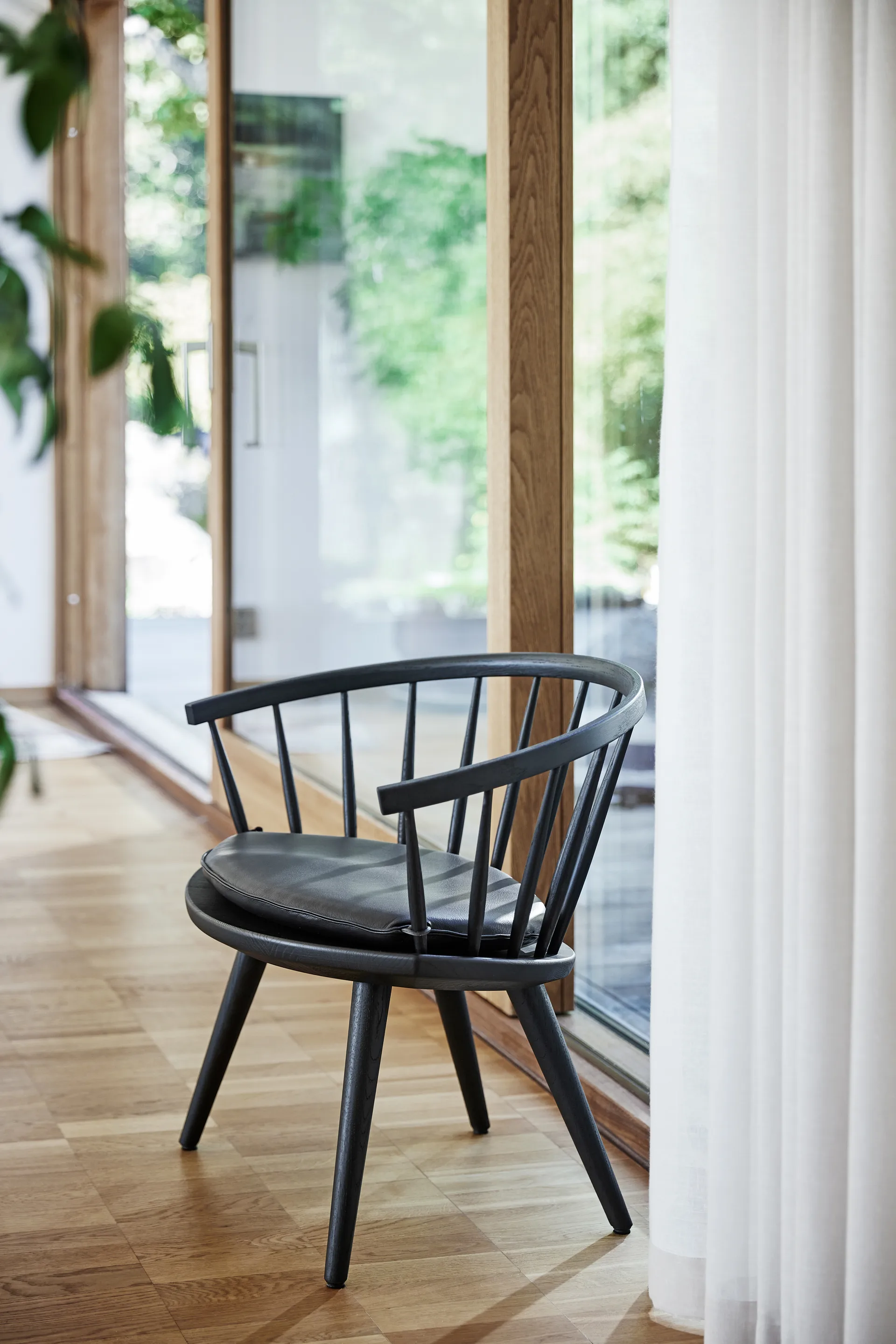 Arka istuinpehmuste elmotique, Black Stolab